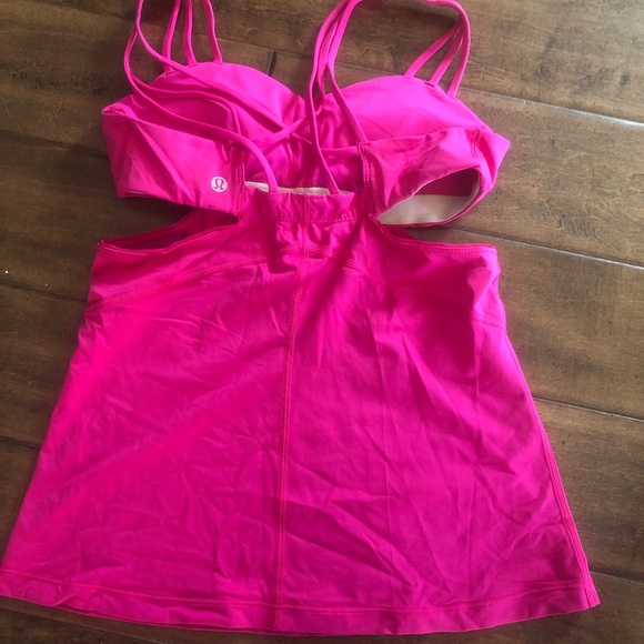 Lululemon cut out tank with built in bra - Picture 3 of 3